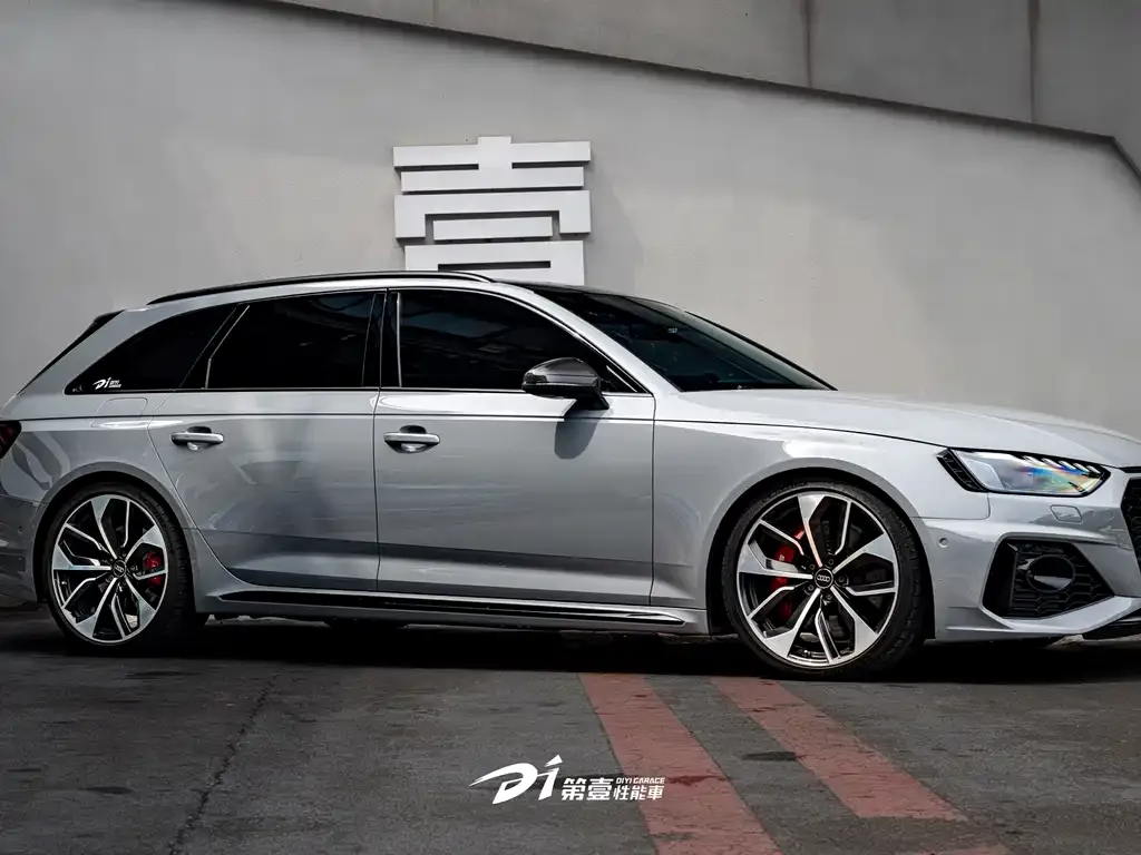 Audi RS 4 2021 из CN, фото 5