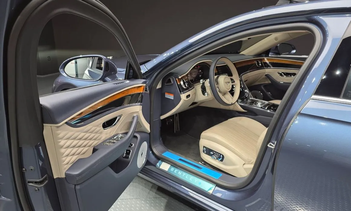Bentley Flying Spur 2021 из KR, фото 8