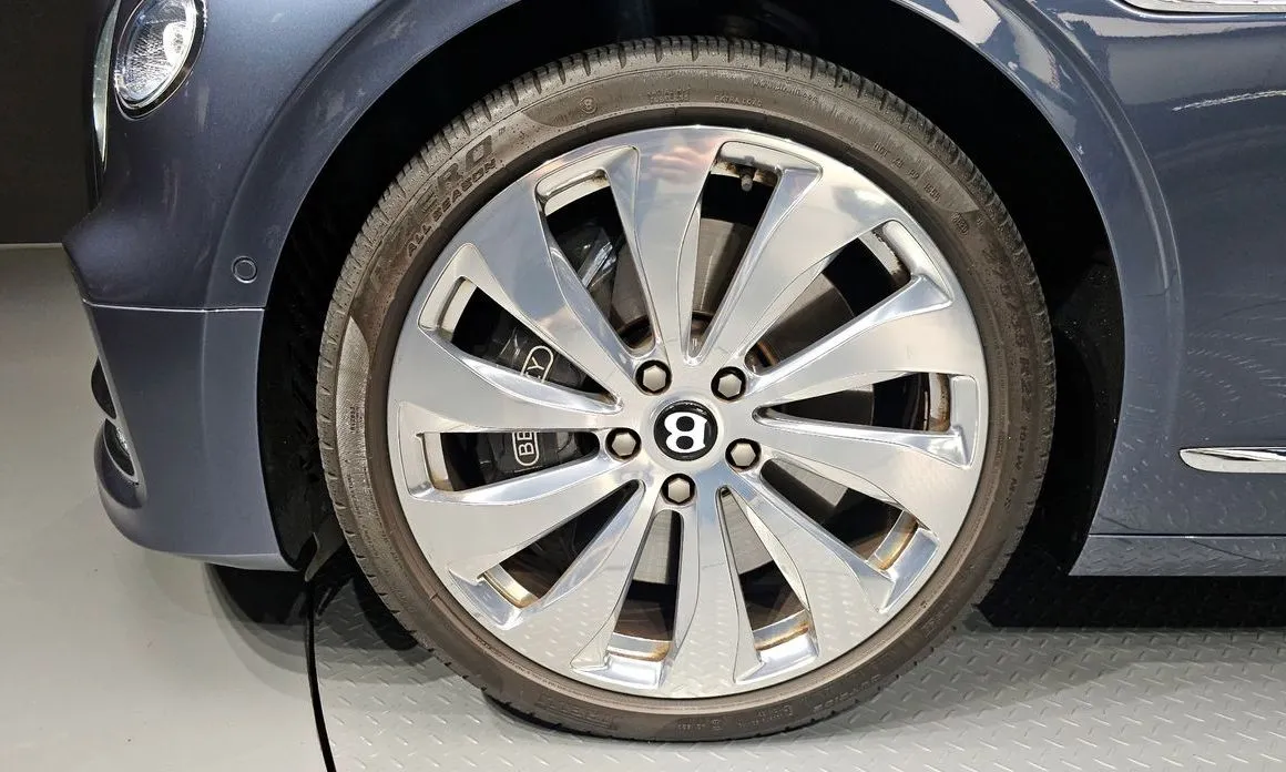 Bentley Flying Spur 2021 из KR, фото 5