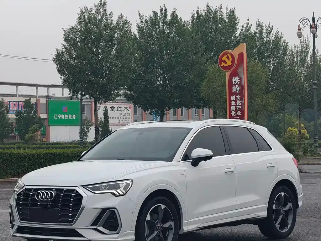 Audi Q3 — фото 1