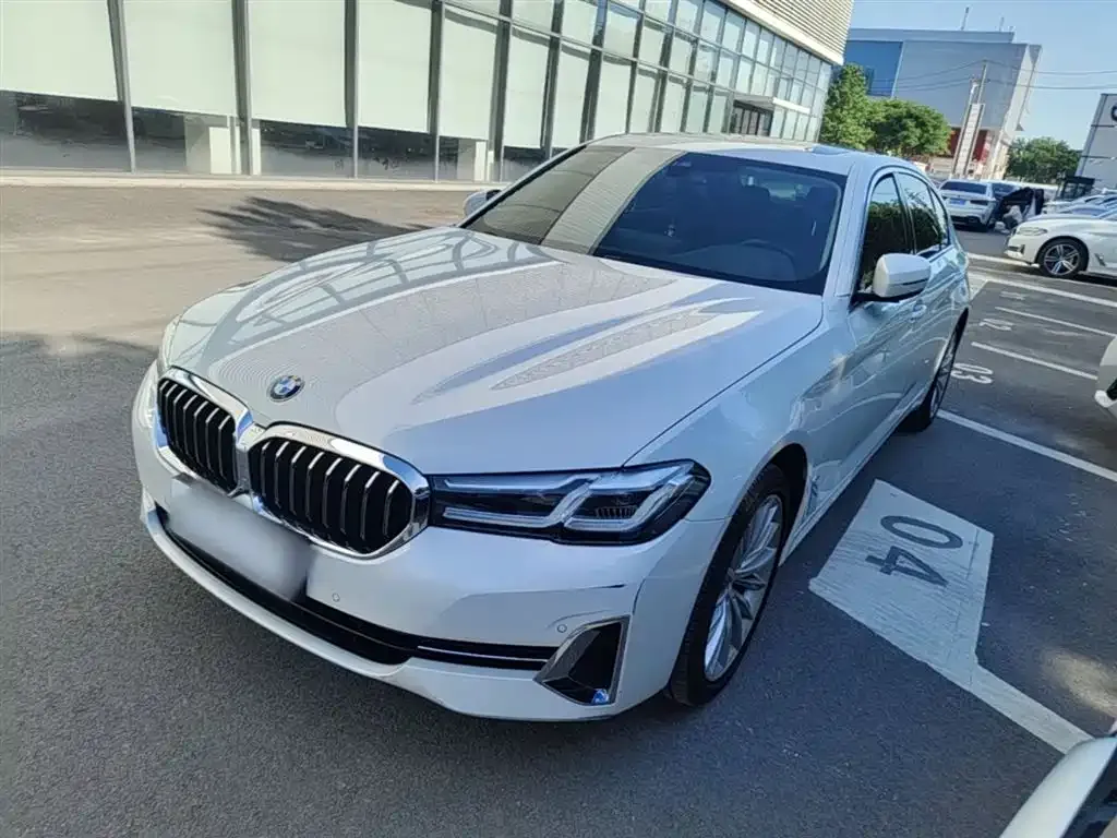 BMW 5 Series — фото 1