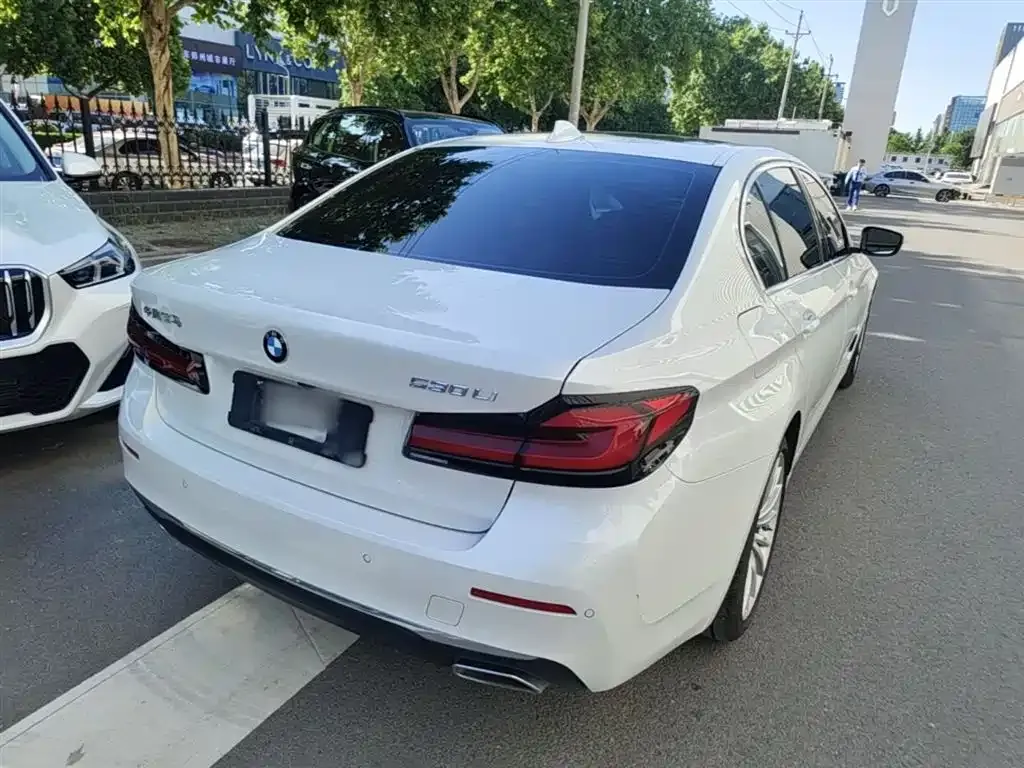 BMW 5 Series — фото 9