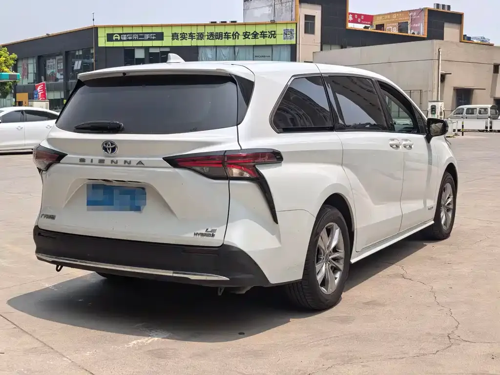 Toyota Sienna — фото 8