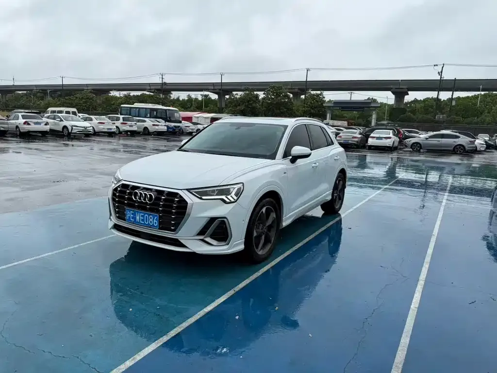 Audi Q3 — фото 1