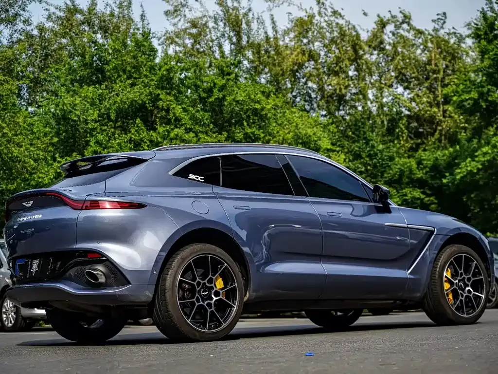 Aston Martin DBX — фото 7