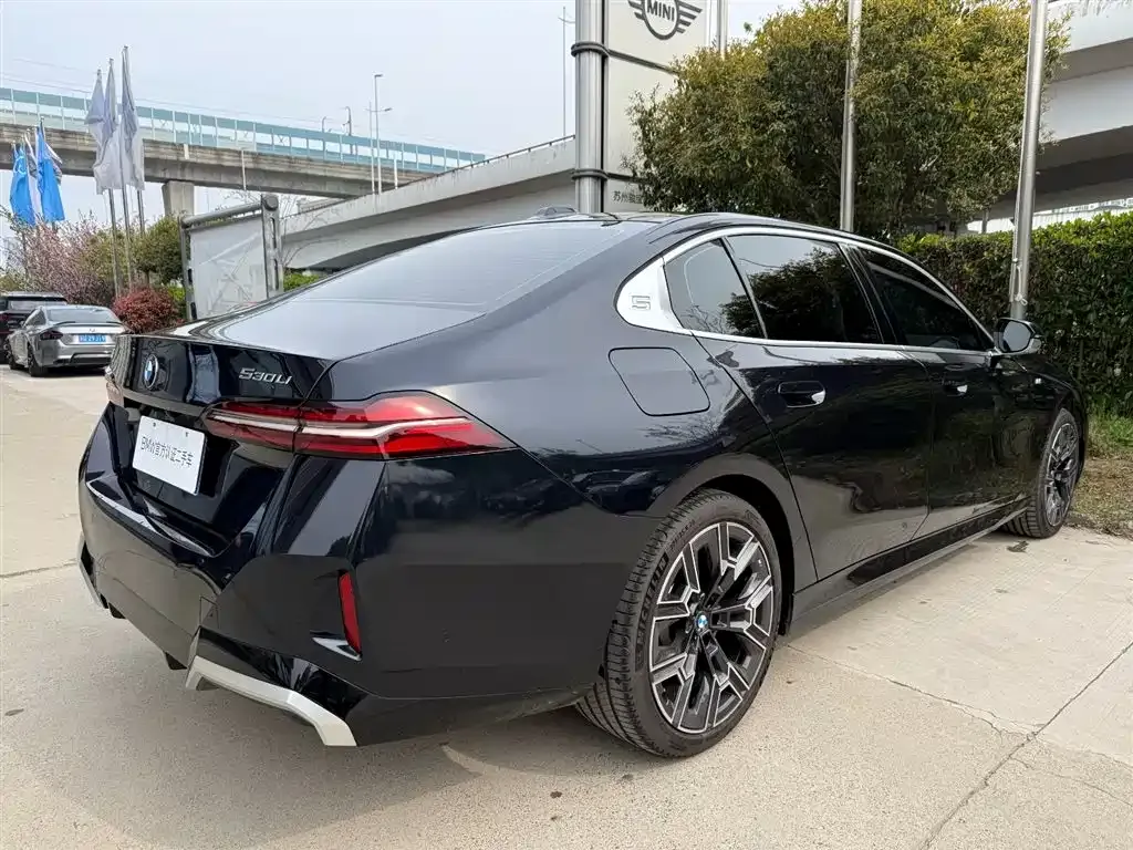 BMW 5 Series — фото 10
