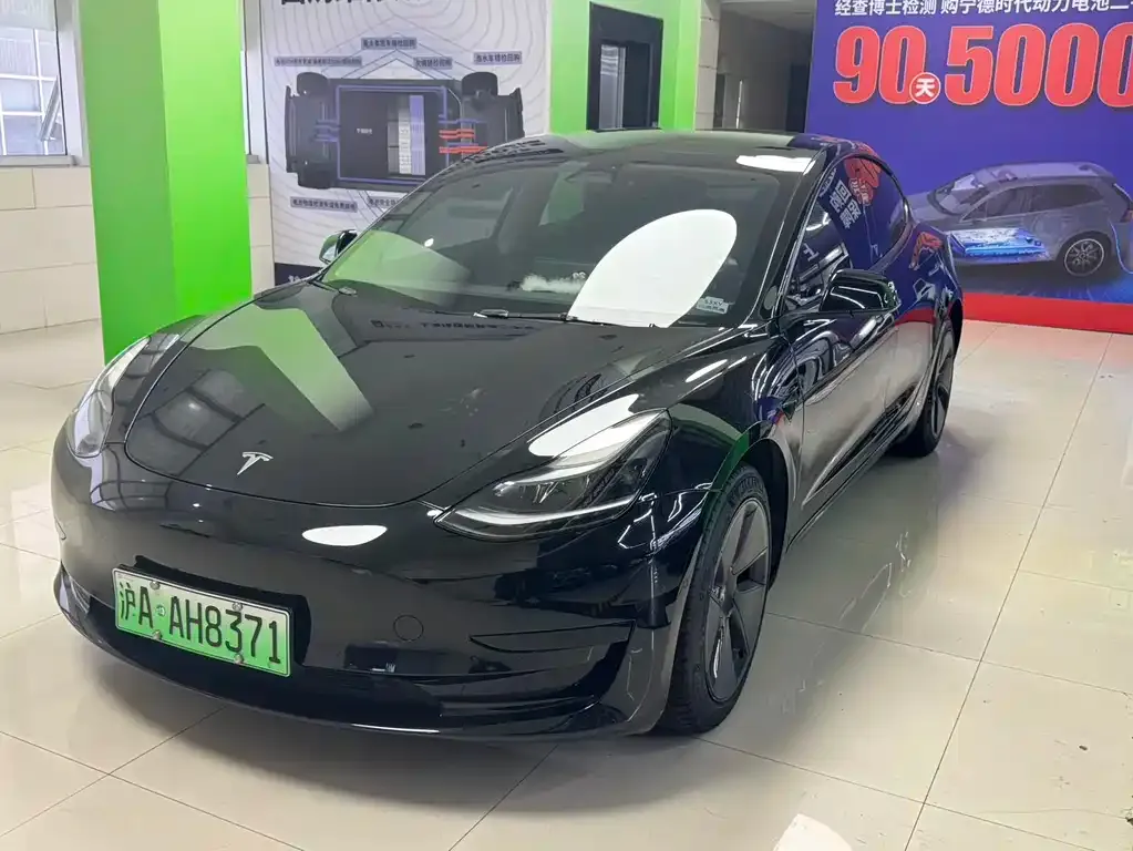 Tesla Model 3 — фото 1