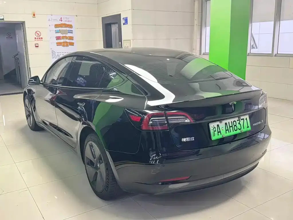 Tesla Model 3 — фото 2