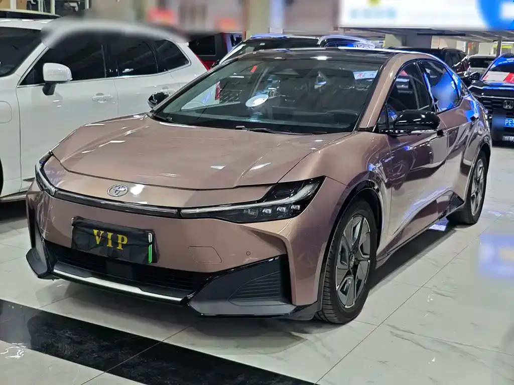 Toyota bZ3 2023 из CN, фото 1