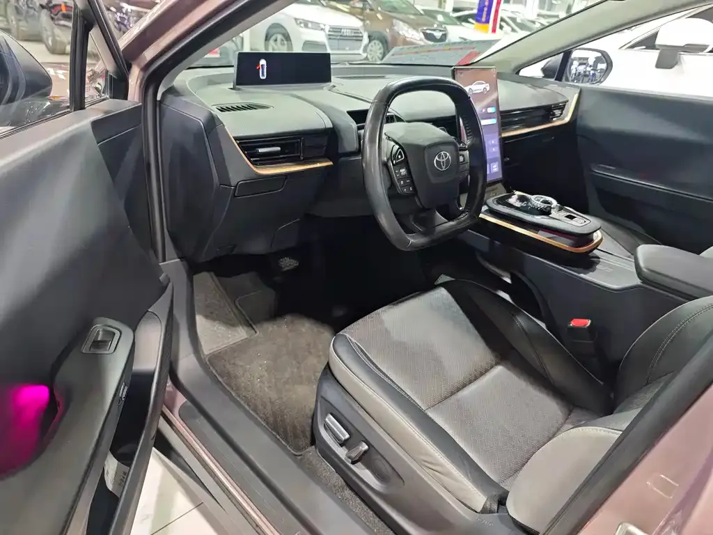 Toyota bZ3 2023 из CN, фото 7