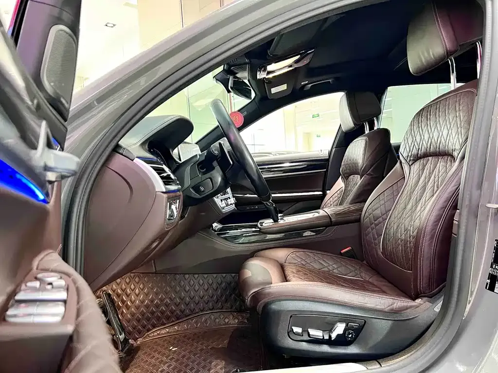 BMW 7 Series 2022 из CN, фото 8