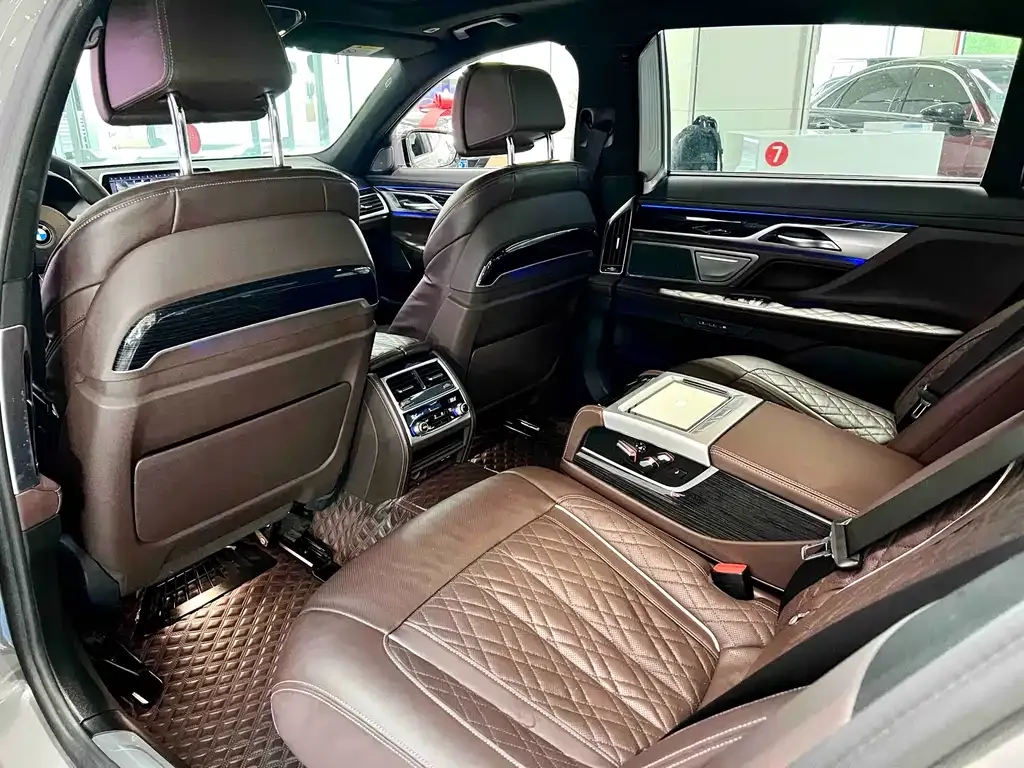 BMW 7 Series 2022 из CN, фото 9