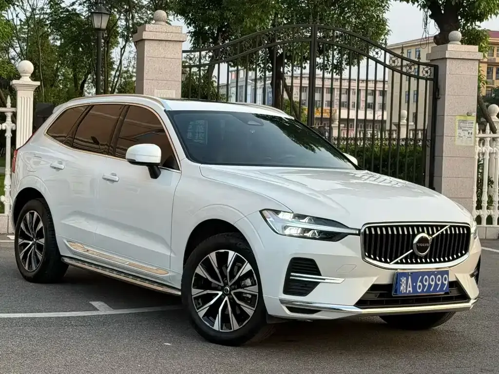 Volvo XC60 — фото 9
