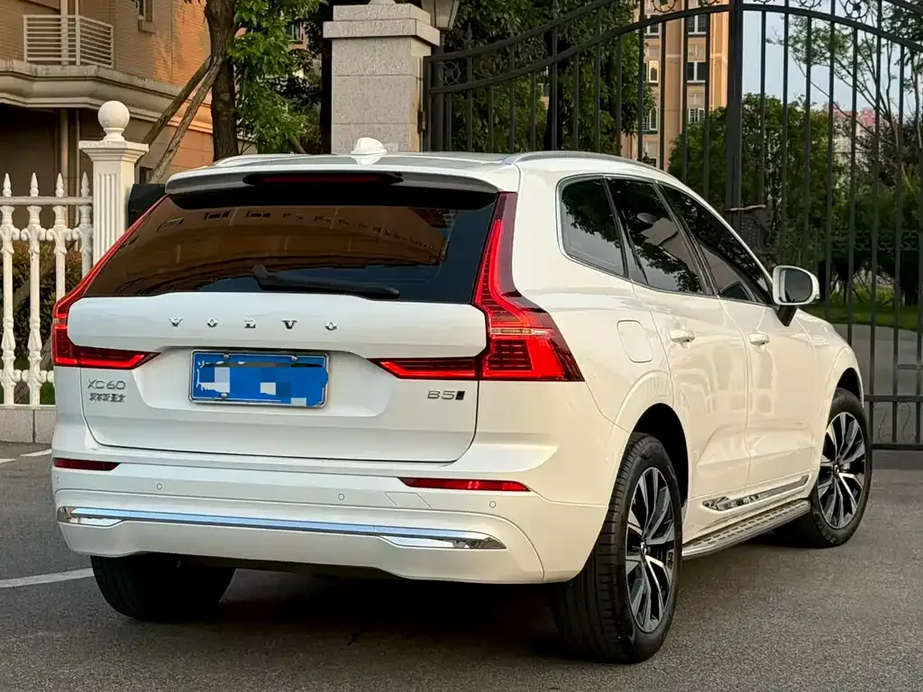 Volvo XC60 — фото 5