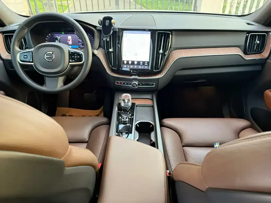 Volvo XC60 — фото 2