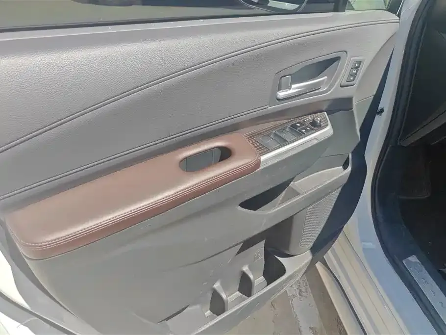 Toyota Granvia — фото 8
