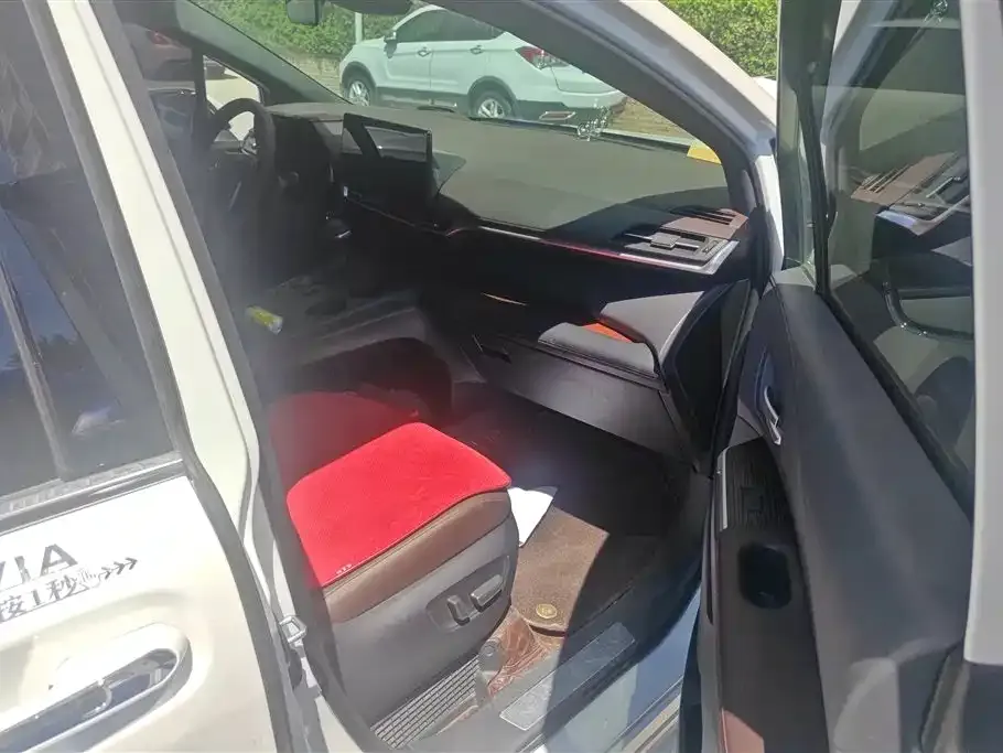 Toyota Granvia — фото 3