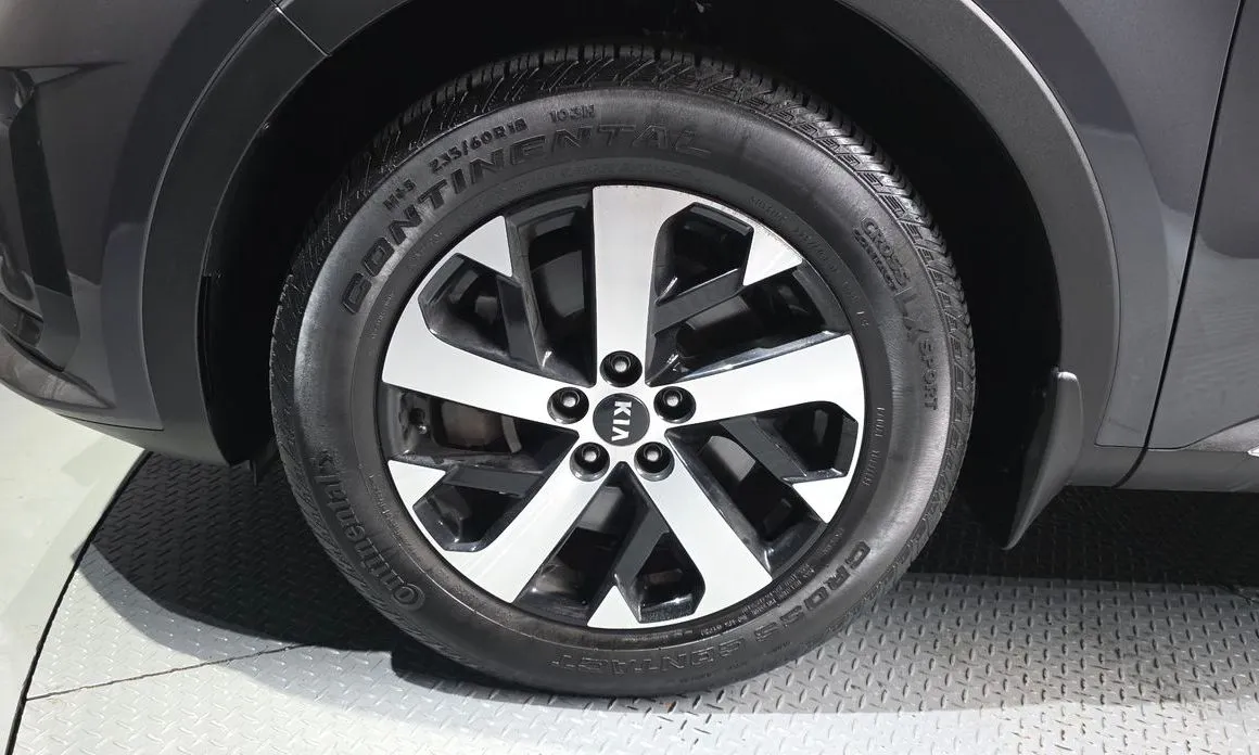Kia Sorento — фото 8