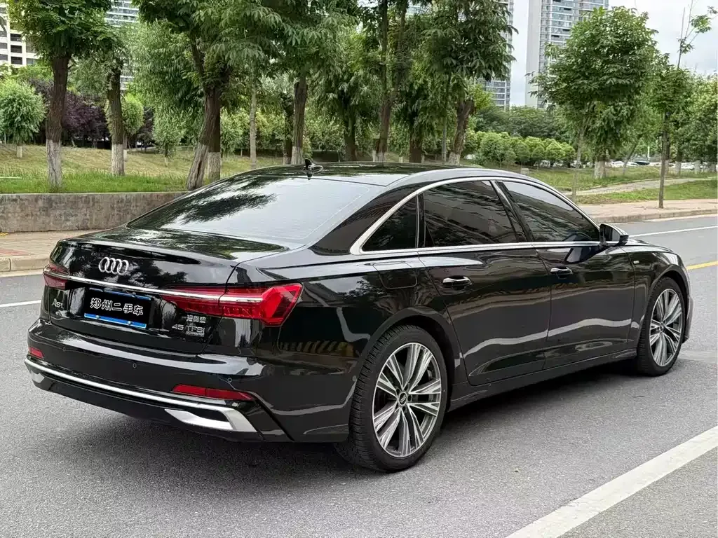 Audi A6L — фото 9