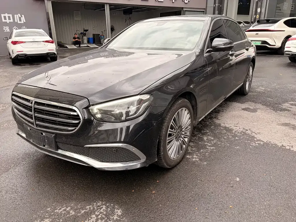Mercedes-Benz E-Class — фото 1