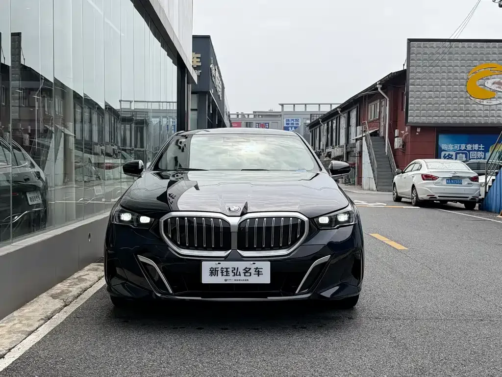 BMW 5 Series — фото 5