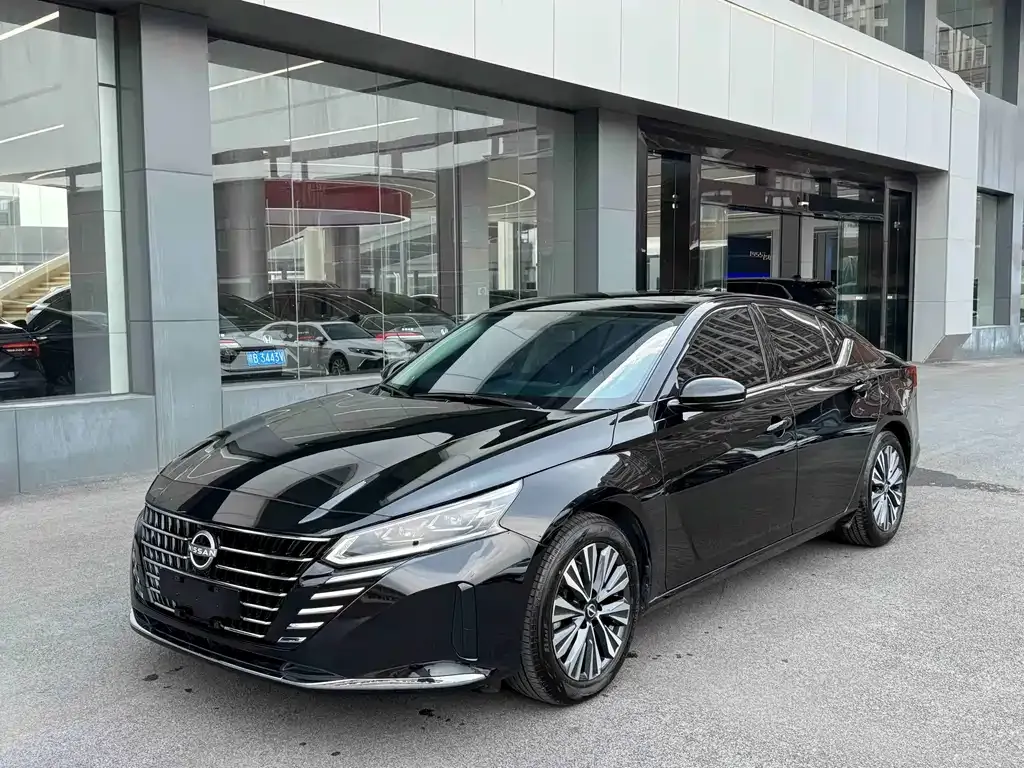 Nissan Teana — фото 1