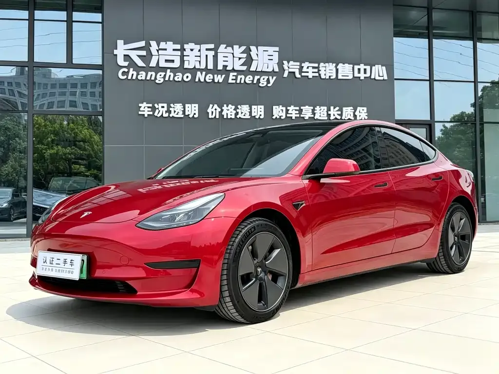 Tesla Model 3 — фото 1