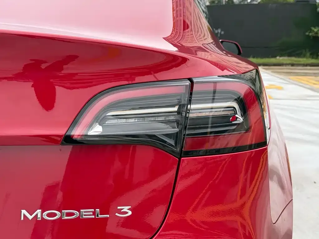 Tesla Model 3 — фото 5