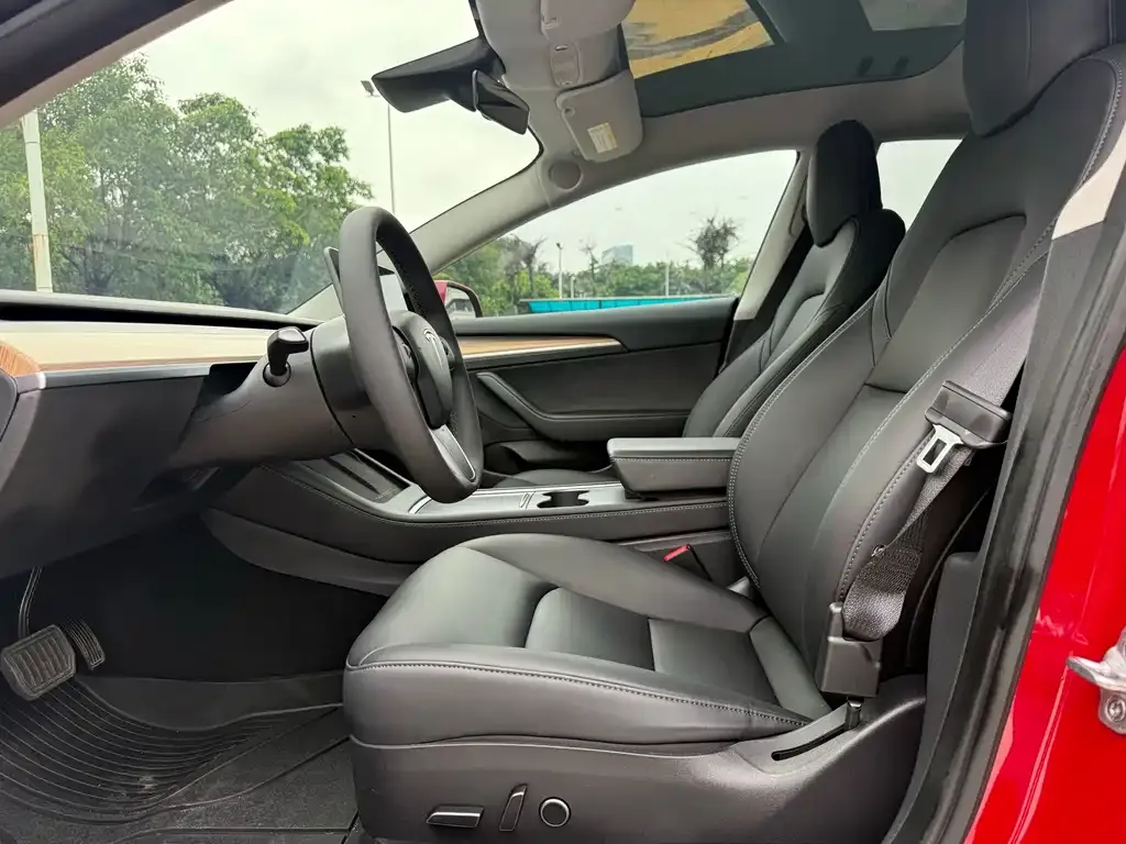 Tesla Model 3 — фото 4