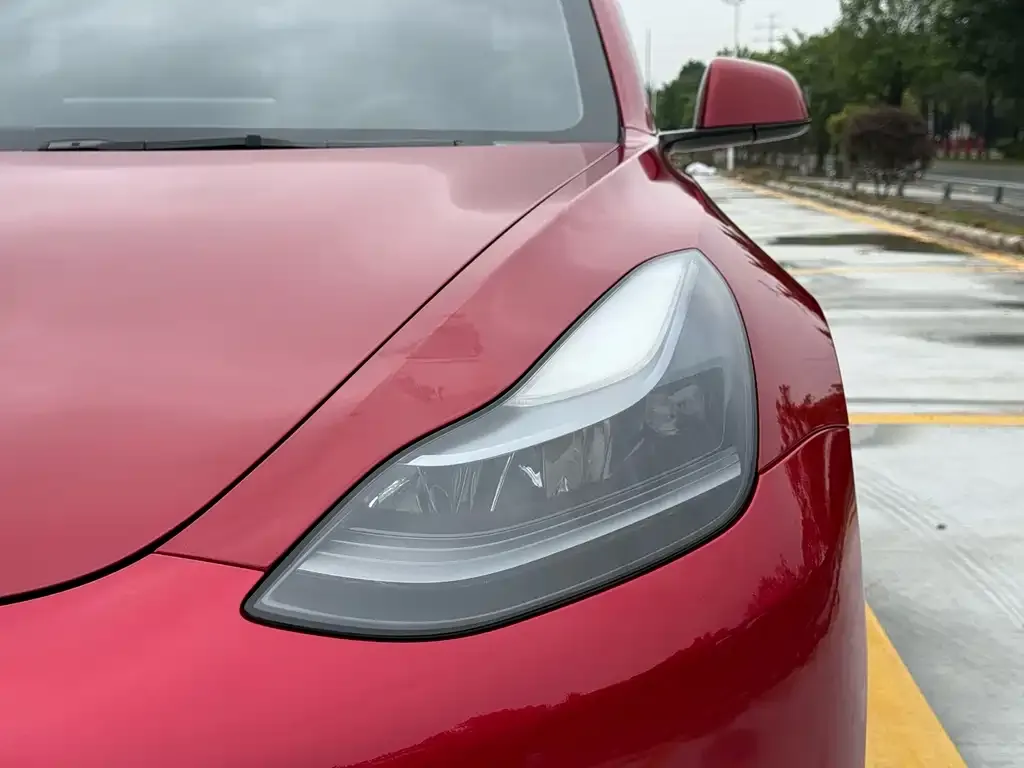 Tesla Model 3 — фото 3