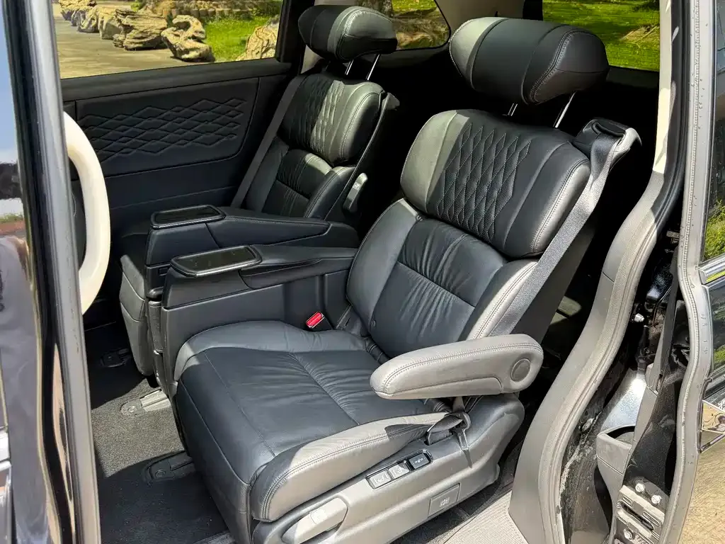 Honda Elysion 2023 из CN, фото 7