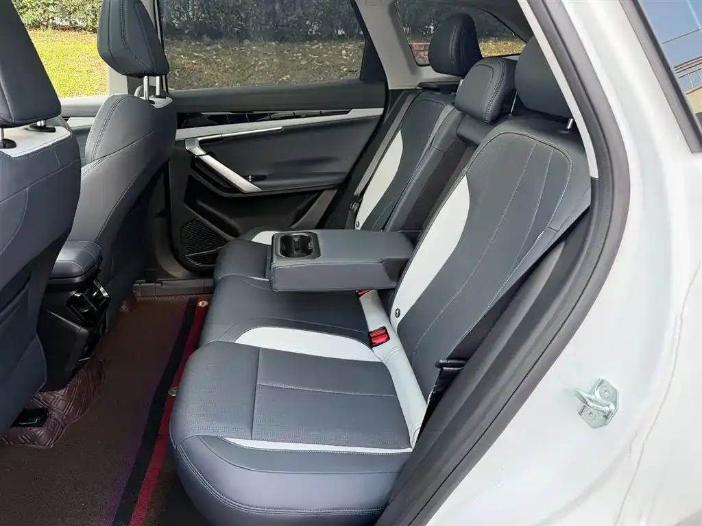 Geely Boyue L 2024 из CN, фото 2