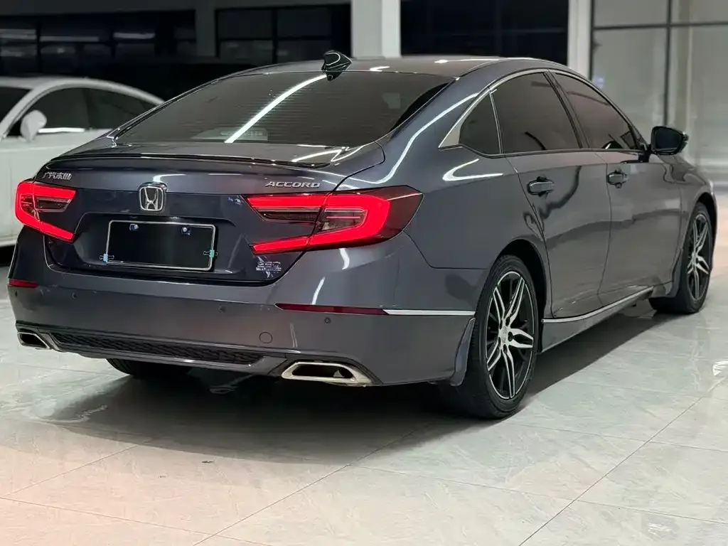 Honda Accord — фото 7