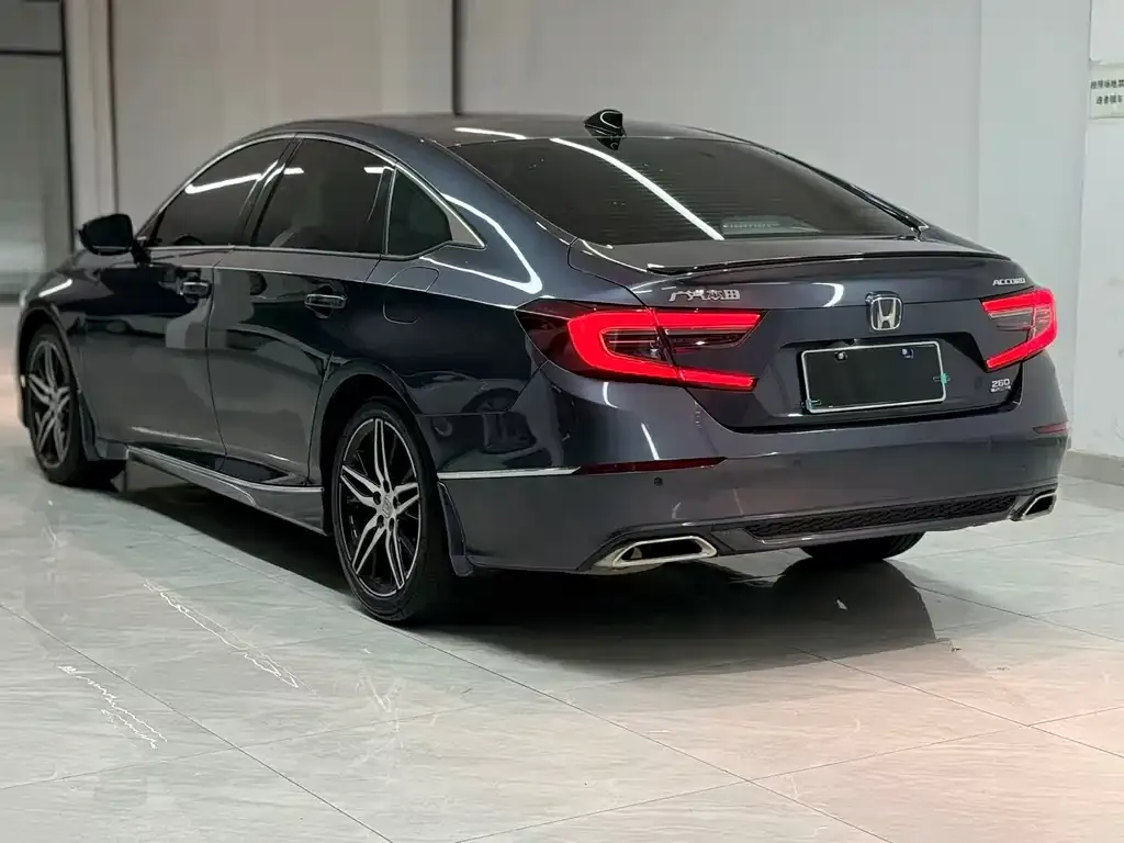 Honda Accord — фото 9