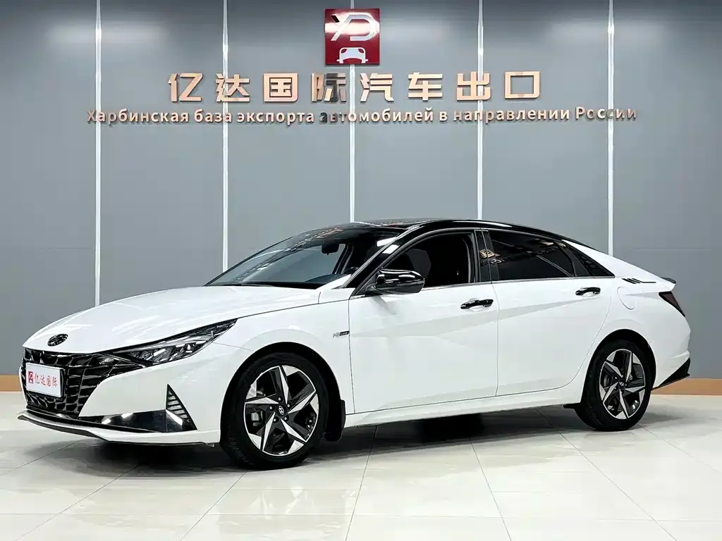 Hyundai Elantra — фото 1