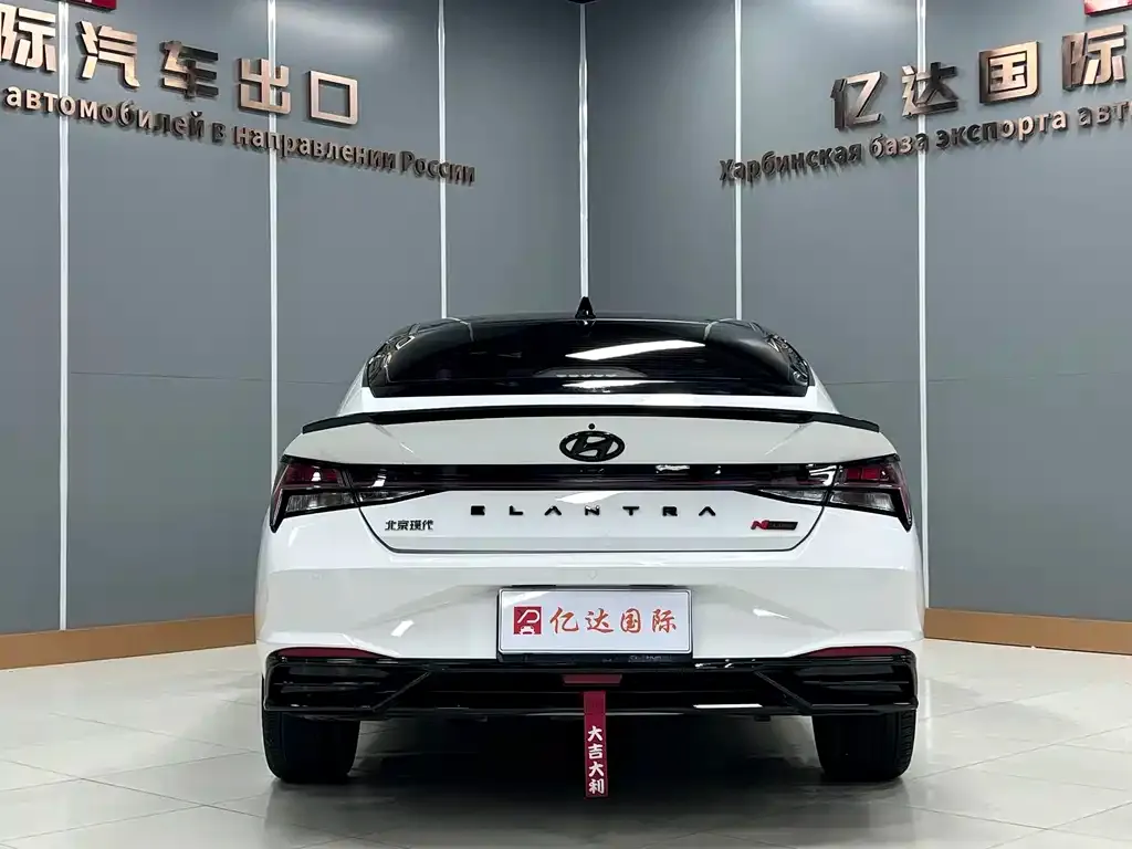 Hyundai Elantra — фото 4