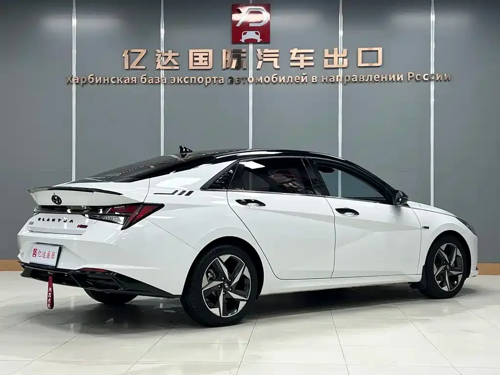 Hyundai Elantra — фото 10