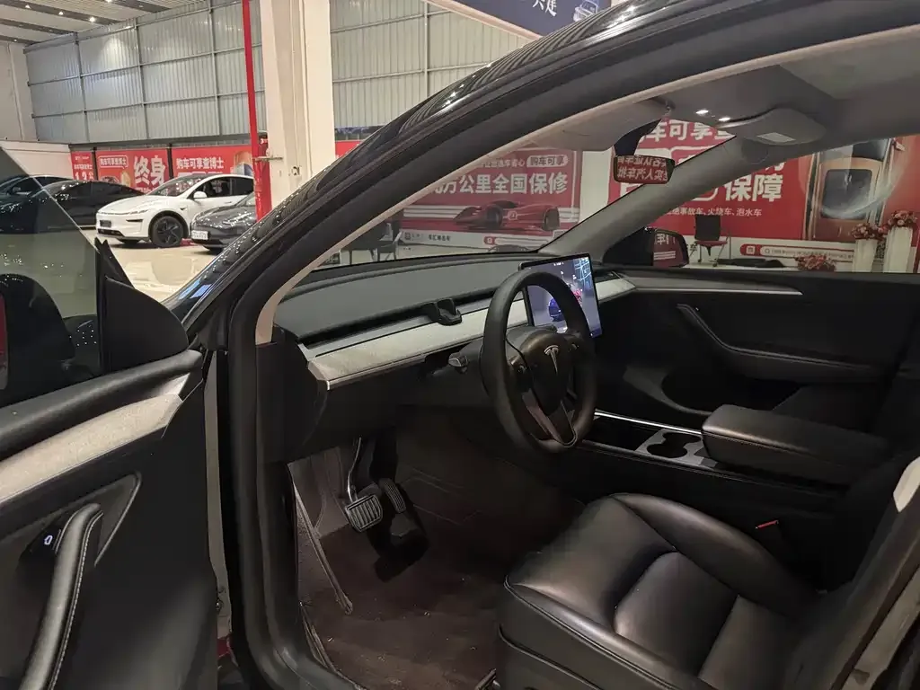 Tesla Model Y — фото 4