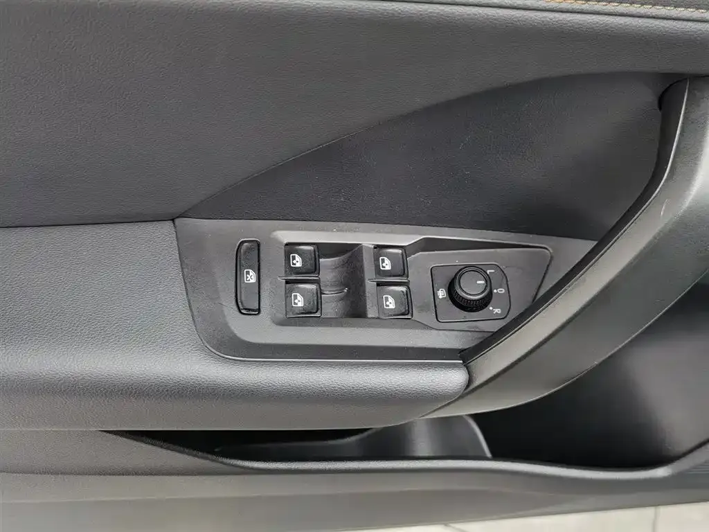 Volkswagen Tharu — фото 8