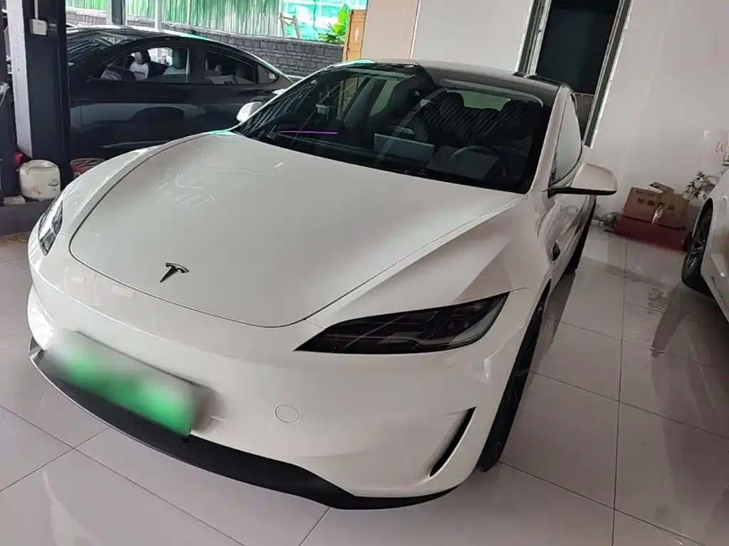 Tesla Model 3 — фото 1