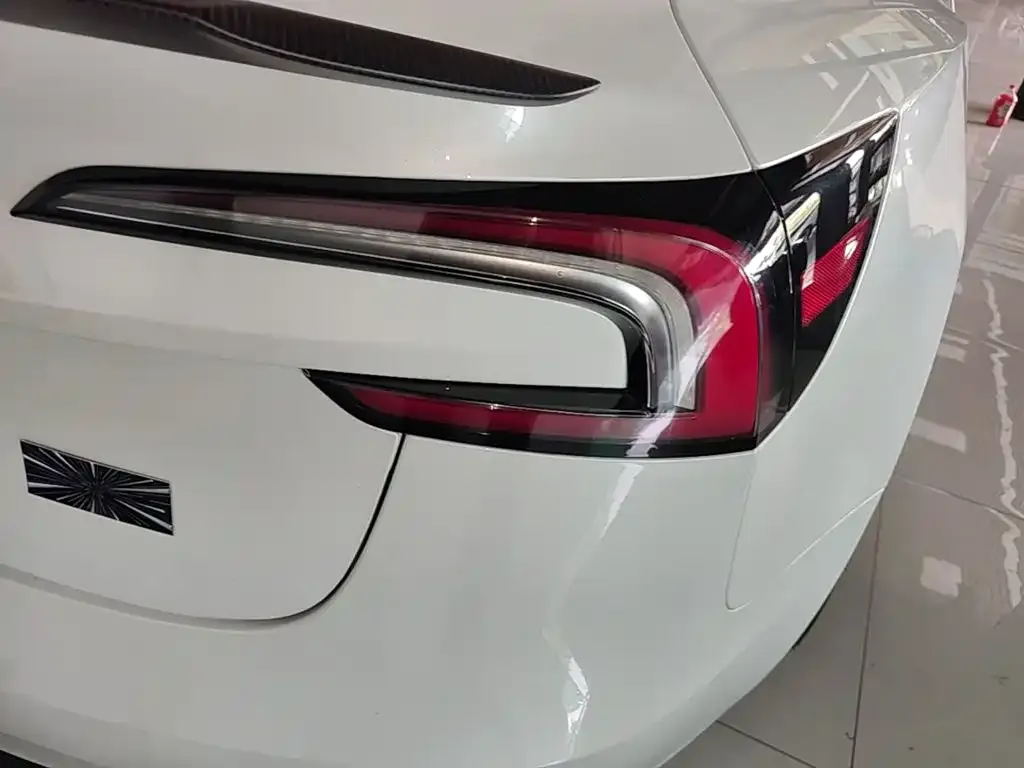 Tesla Model 3 — фото 6