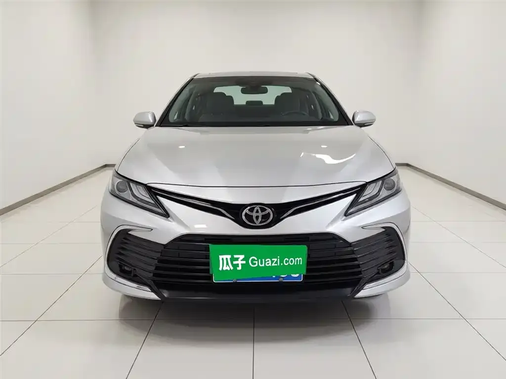 Toyota Camry — фото 2
