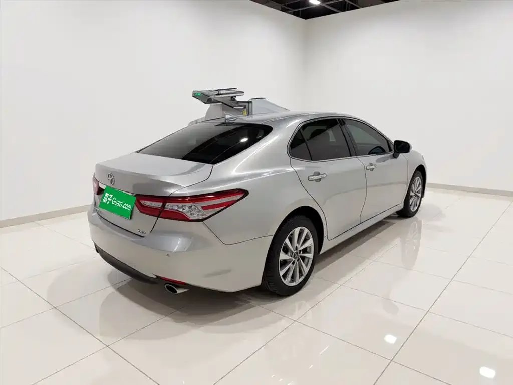 Toyota Camry — фото 6