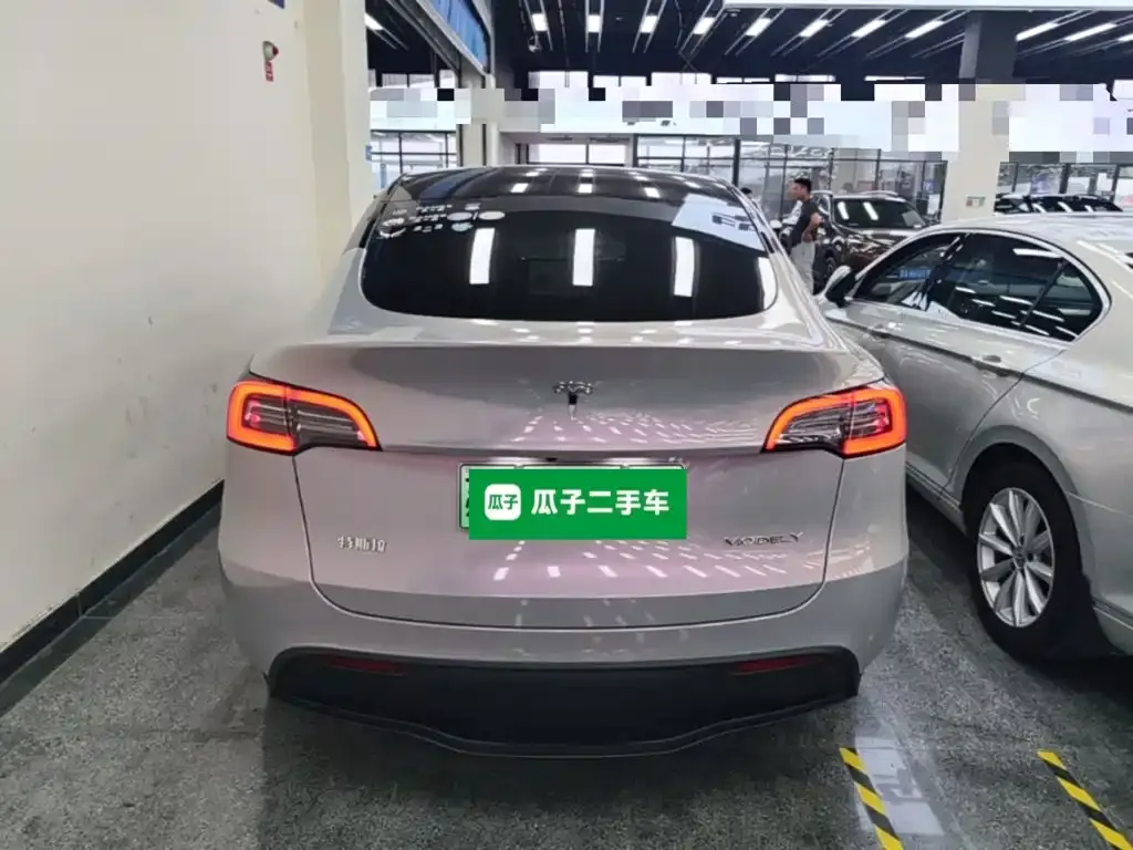 Tesla Model Y — фото 8
