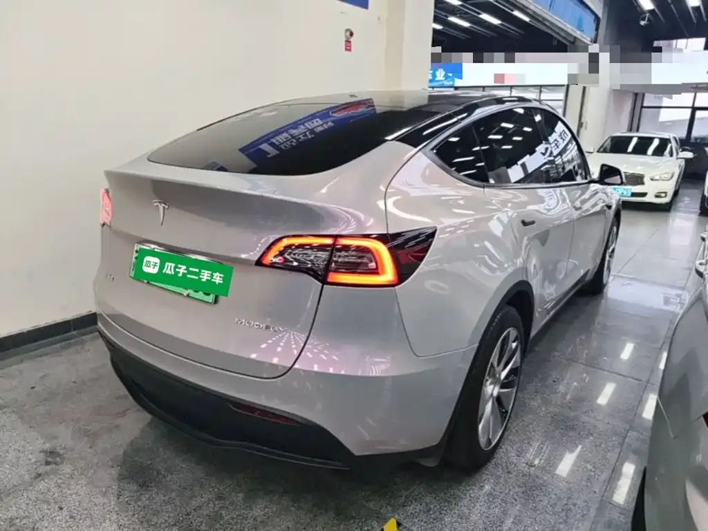 Tesla Model Y — фото 4