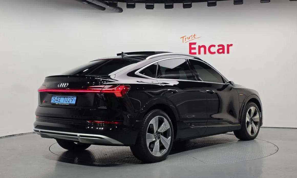 Audi e-tron 2023 из KR, фото 3