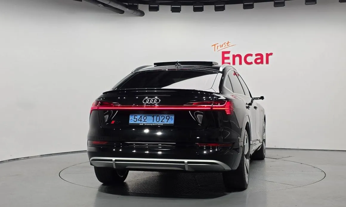 Audi e-tron 2023 из KR, фото 4