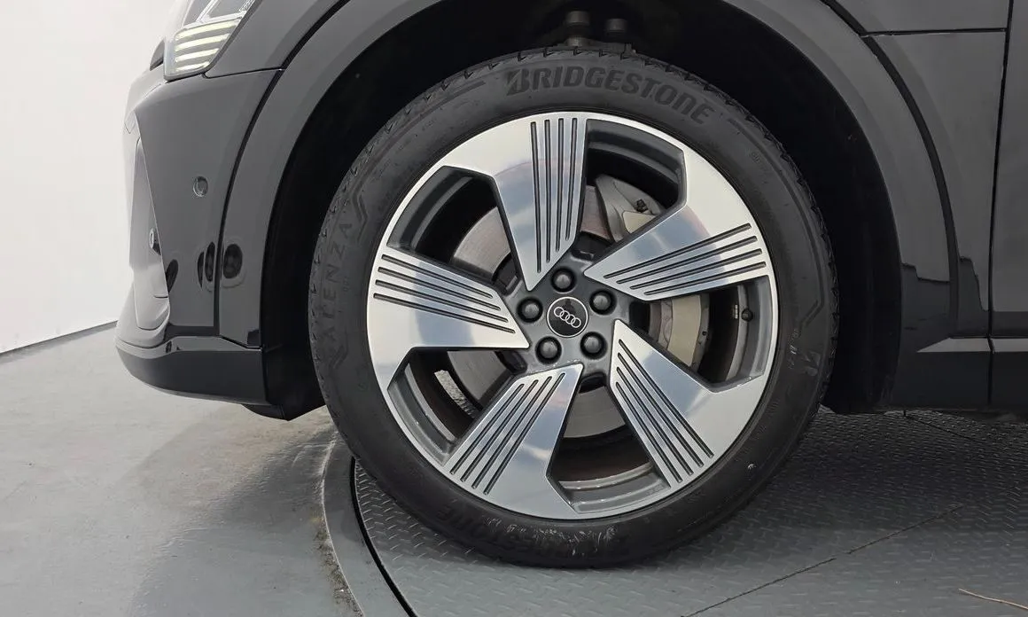 Audi e-tron 2023 из KR, фото 8