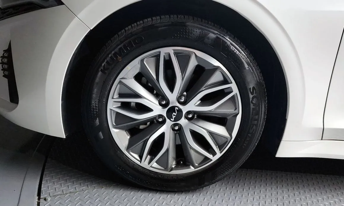Kia K5 2023 из KR, фото 3