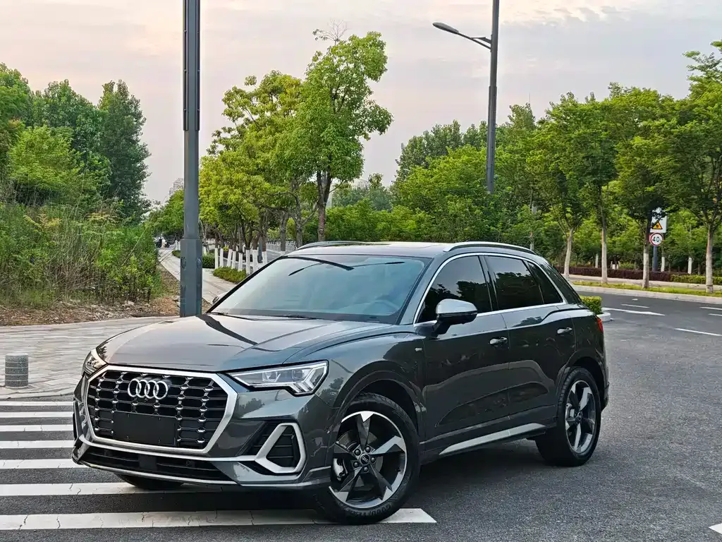 Audi Q3 — фото 1